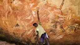 Guided Aboriginal rock art tour