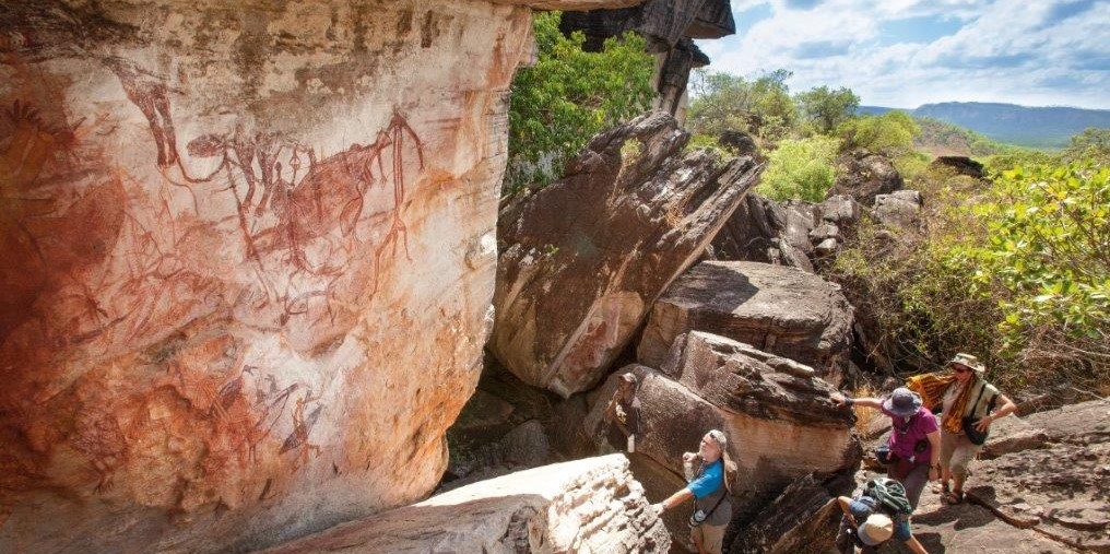 Injalak-hill-tour-arnhem-land