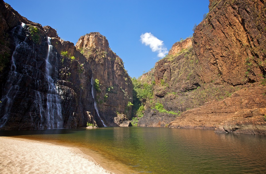 Bachelorette Australia - Season 4 - Ali Oetjen - Screencaps - *Sleuthing Spoilers* - Page 8 Kakadu_tours_into_Twin_Falls